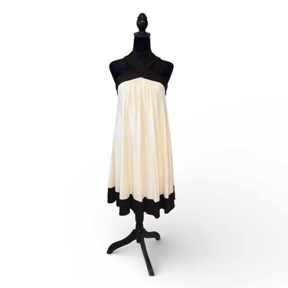 Vintage Diane von Furstenberg Lion Halter Dress,
cream, black, flowy, Size 2 - Picture 8 of 9